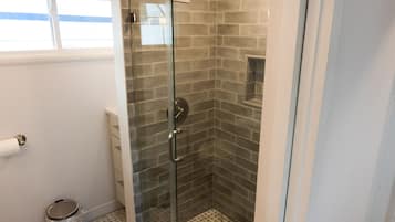 Hårtørrer, håndklæder