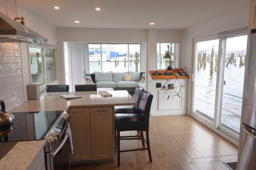 Endless Summer: Oceanside Views