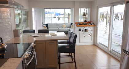 Endless Summer: Oceanside Views