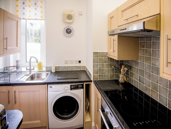 Cookware/dishes/utensils