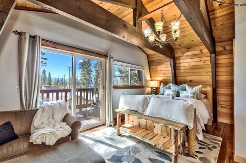 Spacious Cabin Across From Beach!