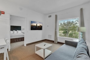 TV - Suites at Lake Buena Vista close Disney Springs with free parking (Orlando)