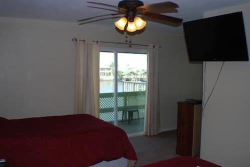 301 S. Harbor 12 - Home away from home - great condo