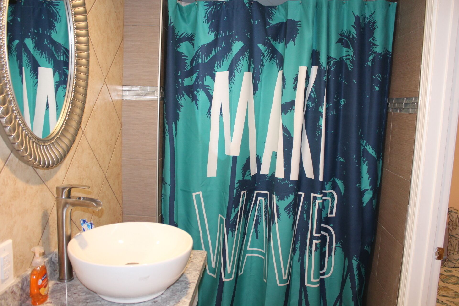 Een douche, handdoeken