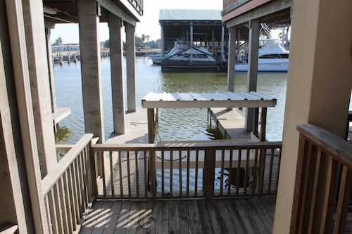 612 E. Port Dn - Charming 1 Bedroom Apt.