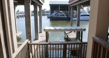 612 E. Port Dn - Charming 1 Bedroom Apt.