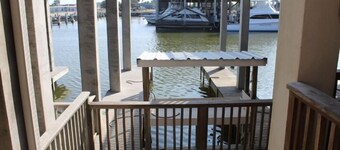 612 E. Port Dn - Charming 1 Bedroom Apt.