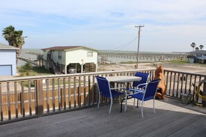 Outdoor dining - 513 North Shore - Water View! Cozy & Inviting for a relaxing weekend stay! (Port Mansfield)