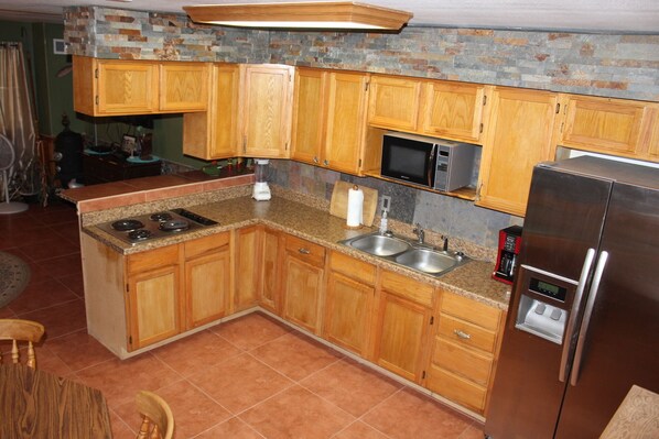 Fridge, microwave, oven, coffee/tea maker