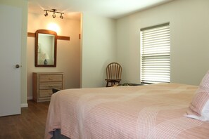 2 bedrooms, WiFi, bed sheets - 201 Matagorda - Cozy, Spacious Newly Remodeled Getaway! (Port Mansfield)