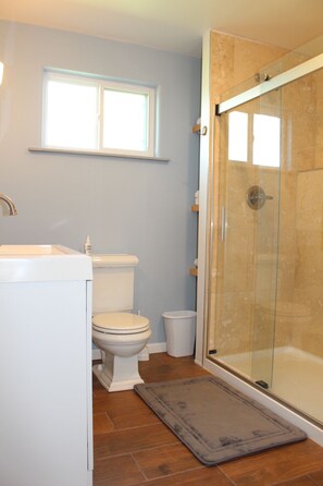 Shower, towels - 201 Matagorda - Cozy, Spacious Newly Remodeled Getaway! (Port Mansfield)
