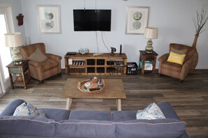 Living area - Pelican Point #10 - Beautiful Complex, Gorgeous Sunrises & Easy Access (Port Mansfield)