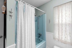 Shower, towels - 512 North Shore - Fisherman's Paradise (Port Mansfield)