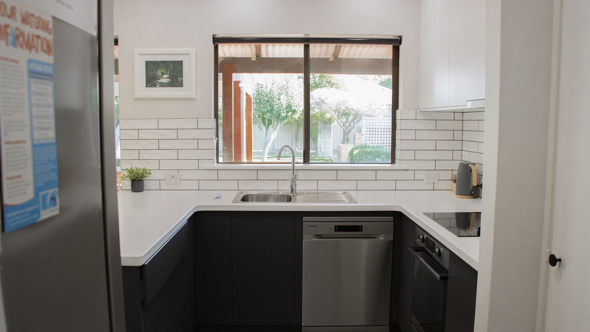 Refrigerador, microondas, horno y parrilla de estufa 