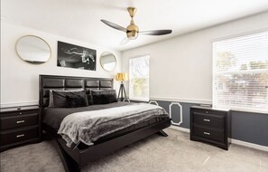 3 室のベッドルーム、セーフティボックス (室内)、アイロン / アイロン台、旅行用ベビーベッド