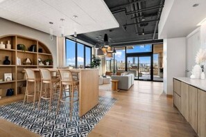 Interior - Stylish CityView Condo W/Pool
 (Chicago)