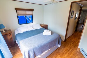 2 bedrooms - Capricornus: Oceanside Vacation (Boston)