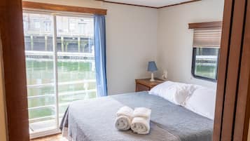 2 habitaciones, tabla de planchar con plancha, internet y ropa de cama