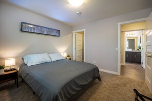 2 bedrooms, iron/ironing board, travel cot, free WiFi - Muskeg Creek Suite (Athabasca)
