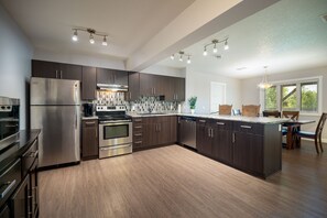 Fridge, microwave, oven, stovetop - Muskeg Creek Suite (Athabasca)