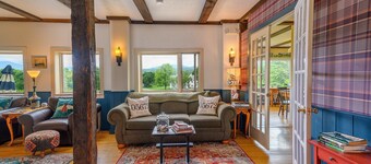 Spruce Peak w/Breakfast at the Brass Lantern Inn