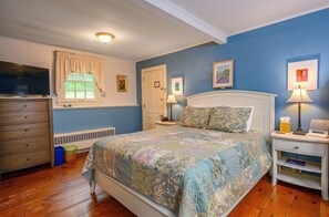 1 bedroom, iron/ironing board, free WiFi, bed sheets - The Pinnacle w/ Breakfast at the Brass Lantern Inn (Stowe)