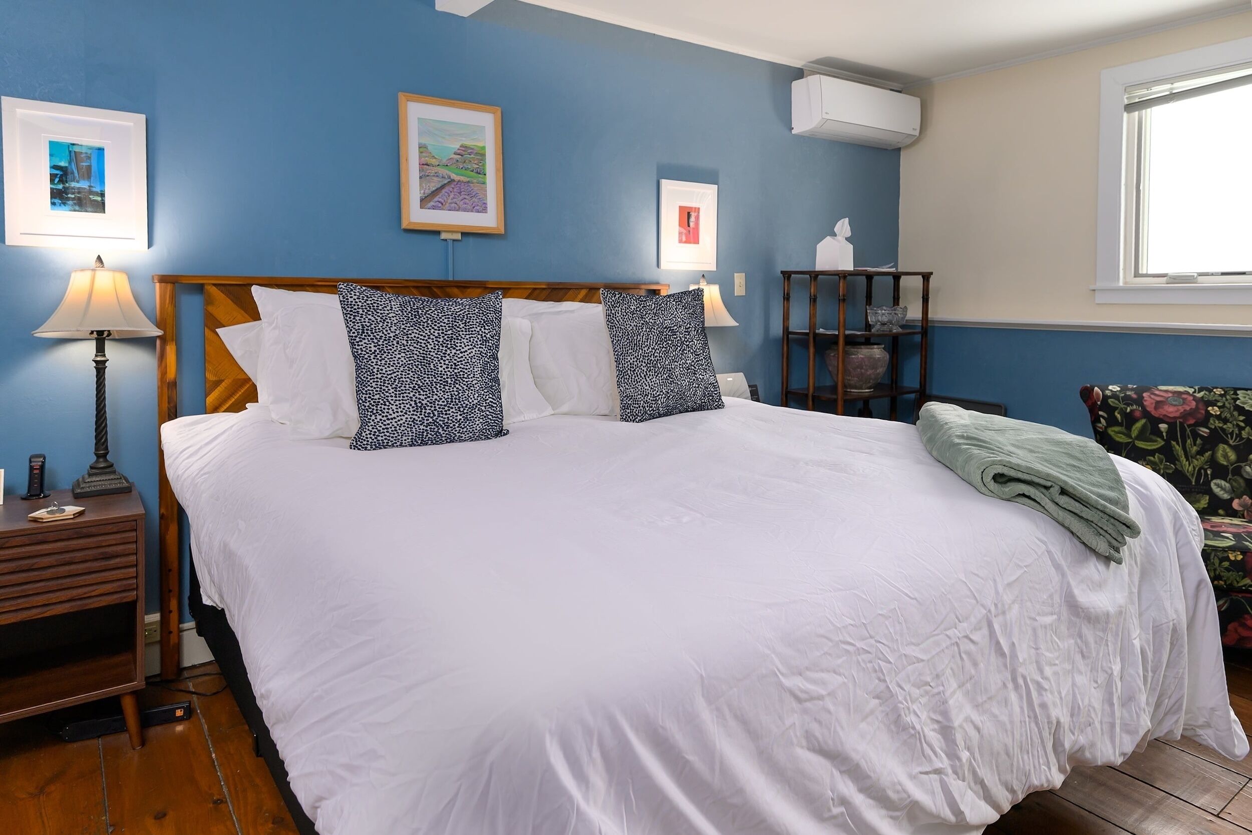 1 habitación, tabla de planchar con plancha, wifi gratis y ropa de cama 