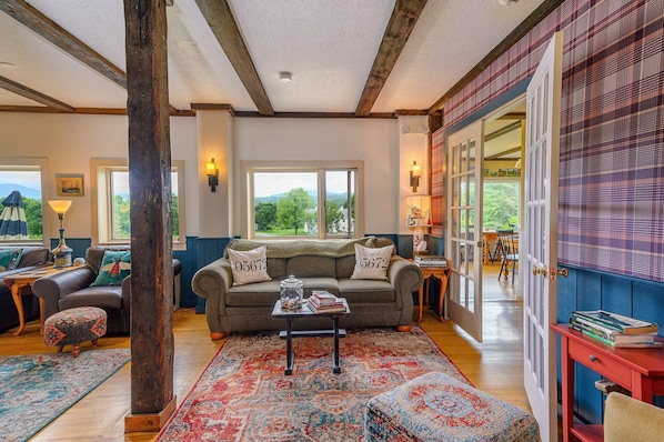 Smart TV, fireplace, books