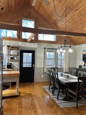 Dining - Whitetail Ridge (Cadiz)