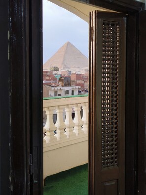 デラックス ダブルルーム (1 名様利用) バルコニー シティビュー | テラス / パティオ