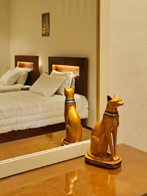 ستائر تعتيم ومكواة/لوح كي وواي فاي مجانًا وملاءات أسرّة