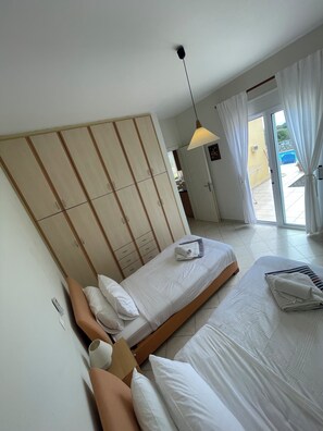 2 bedrooms, iron/ironing board, travel cot, WiFi