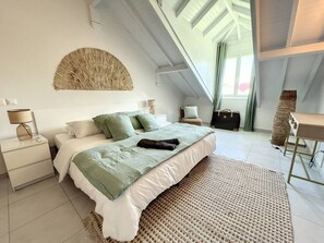 2 bedrooms, desk, iron/ironing board, travel crib