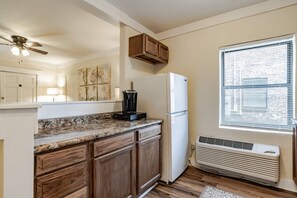 Interior - Comfy and Clean 1 Bedroom Flat in Trendy Midtown (Mobile)