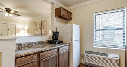 Comfy and Clean 1 Bedroom Flat in Trendy Midtown