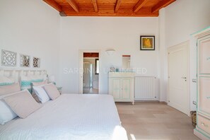 5 bedrooms, travel cot, free WiFi