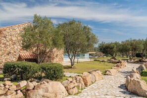 Property grounds - Villa Sinfonia delle Onde - Sardinia Unlimited (Golfo Arnaci)