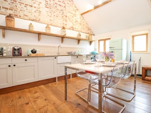 Kühlschrank, Geschirrspüler, Wasserkocher, Toaster