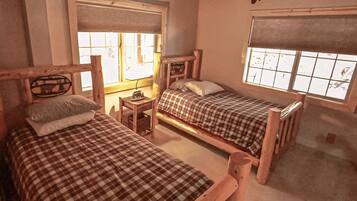 3 bedrooms, travel cot, free WiFi, bed sheets