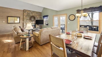 Televisie en een open haard