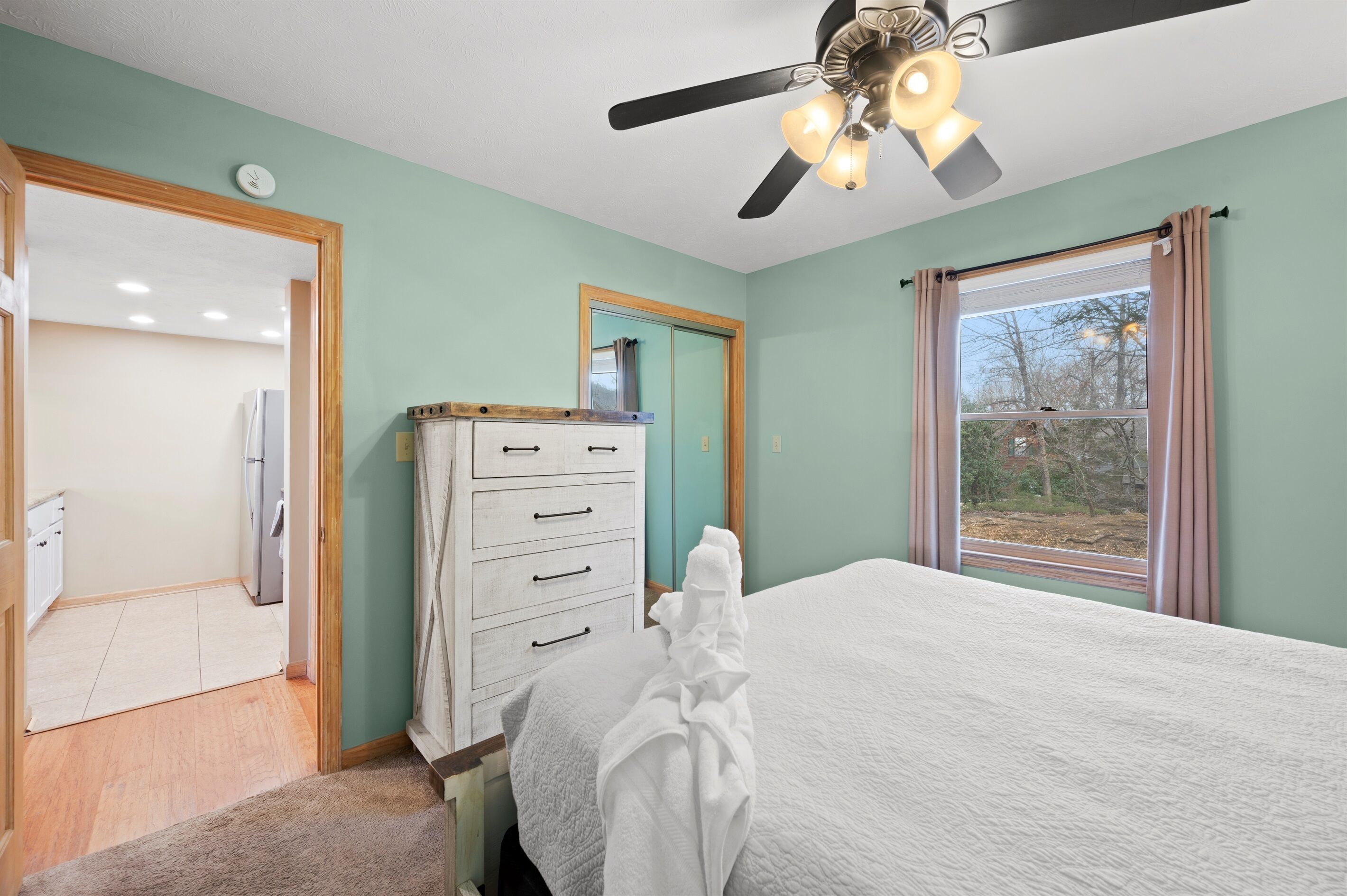 3 bedrooms, iron/ironing board, free WiFi, bed sheets
