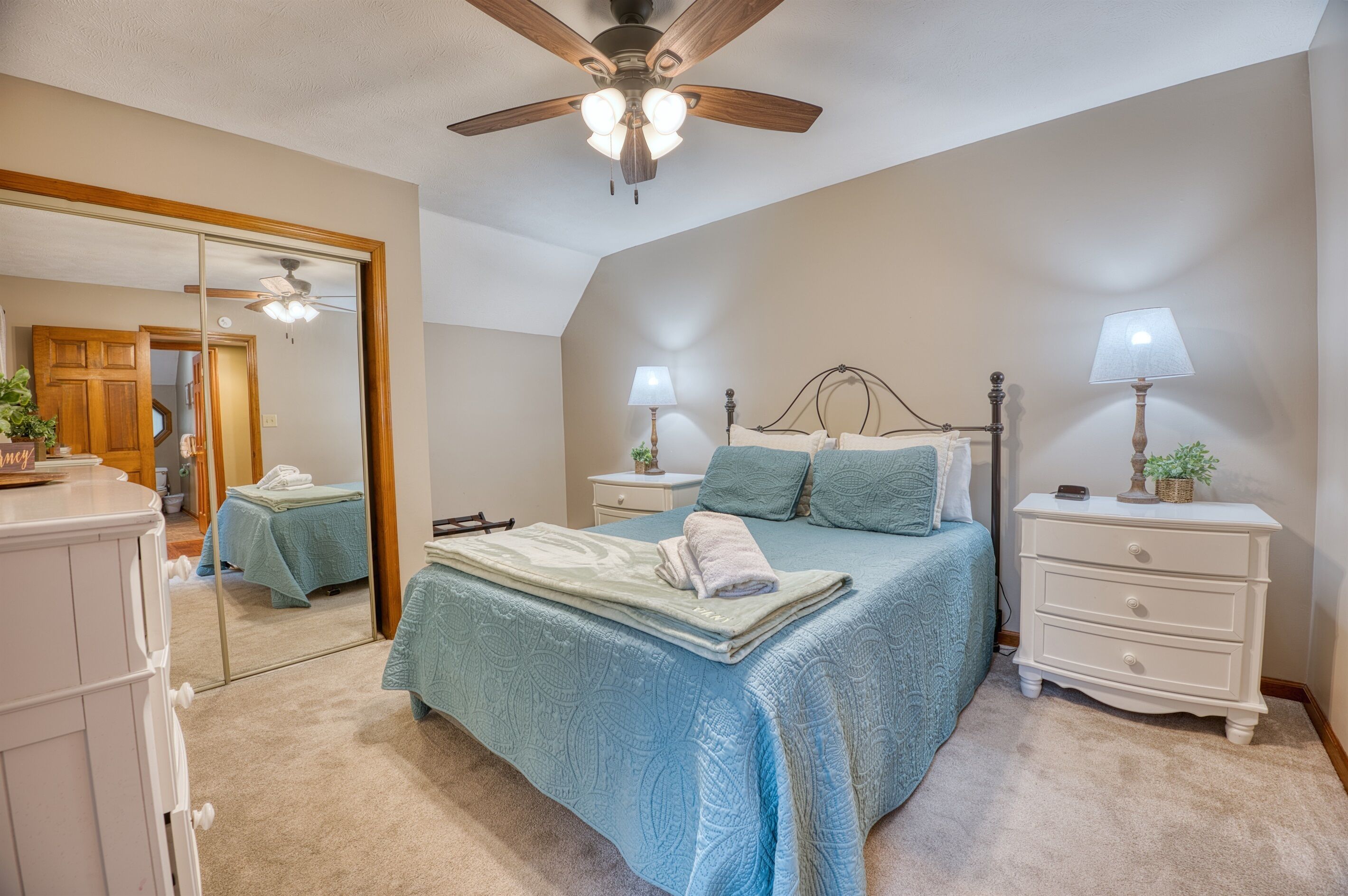 2 多间卧室、熨斗/熨衣板、免费 WiFi、床单