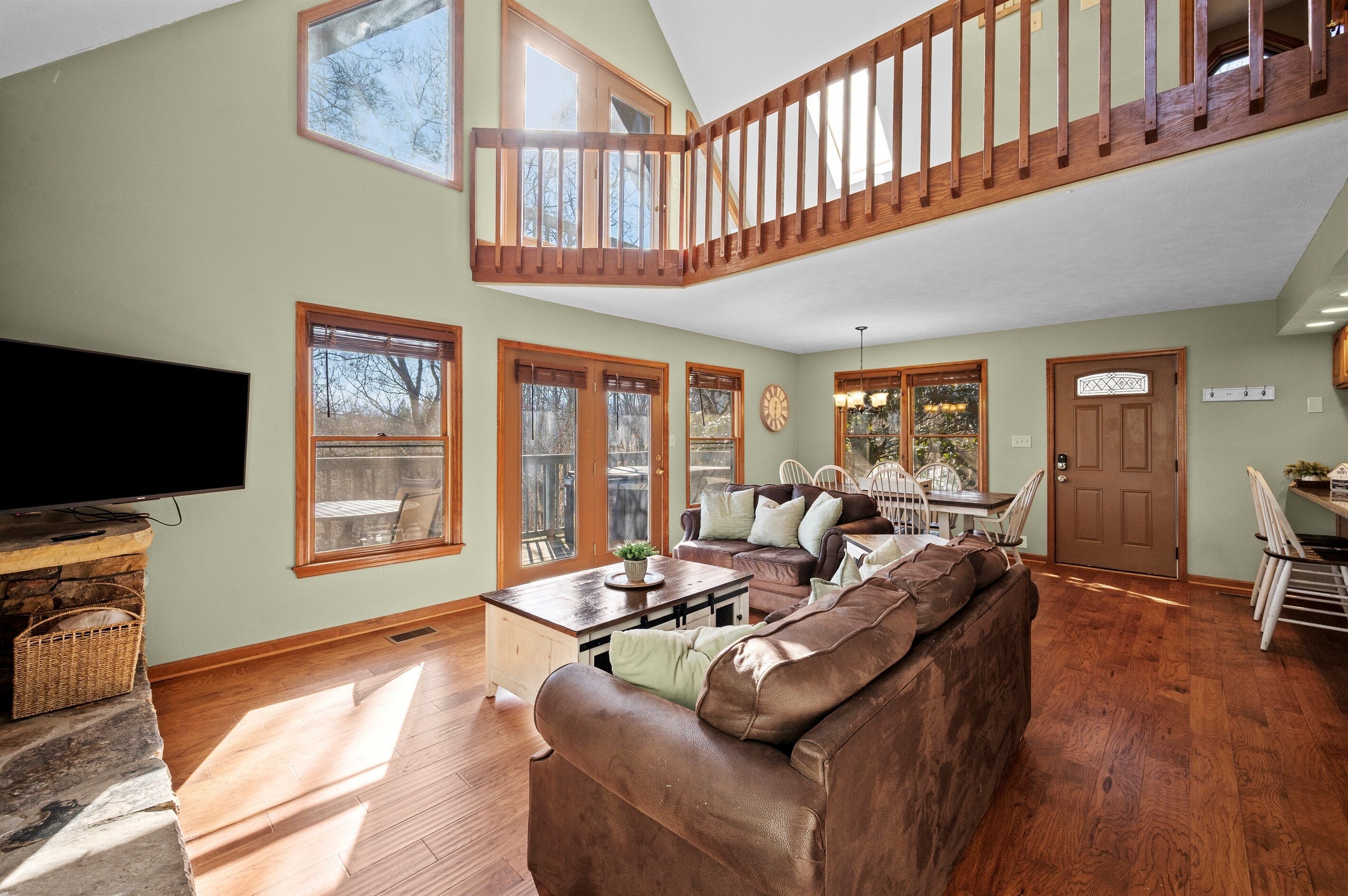 Smart-tv och eldstad