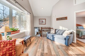 TV, ping pong, books - Quiet New Hampshire Getaway w/ Game Room! (Center Barnstead)