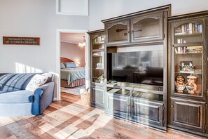 TV, ping pong, books - Quiet New Hampshire Getaway w/ Game Room! (Center Barnstead)