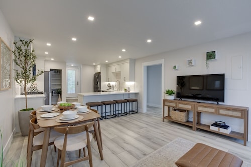 BRAND NEW! 5 bedroom guesthouse in Brush Prairie sleeps 10