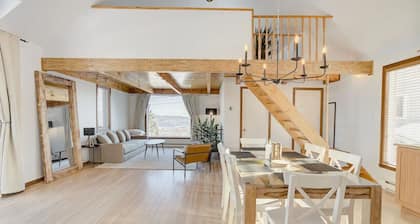 Intimate Apartment with Scenic Views