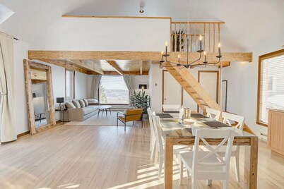 Intimate Apartment with Scenic Views