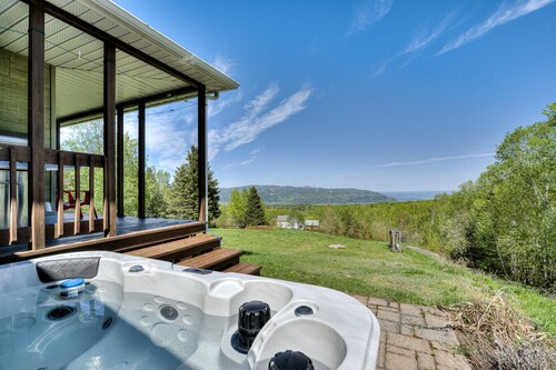 Cozy Haven w/ Spa & Stunning Views