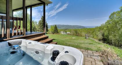 Cozy Haven w/ Spa & Stunning Views